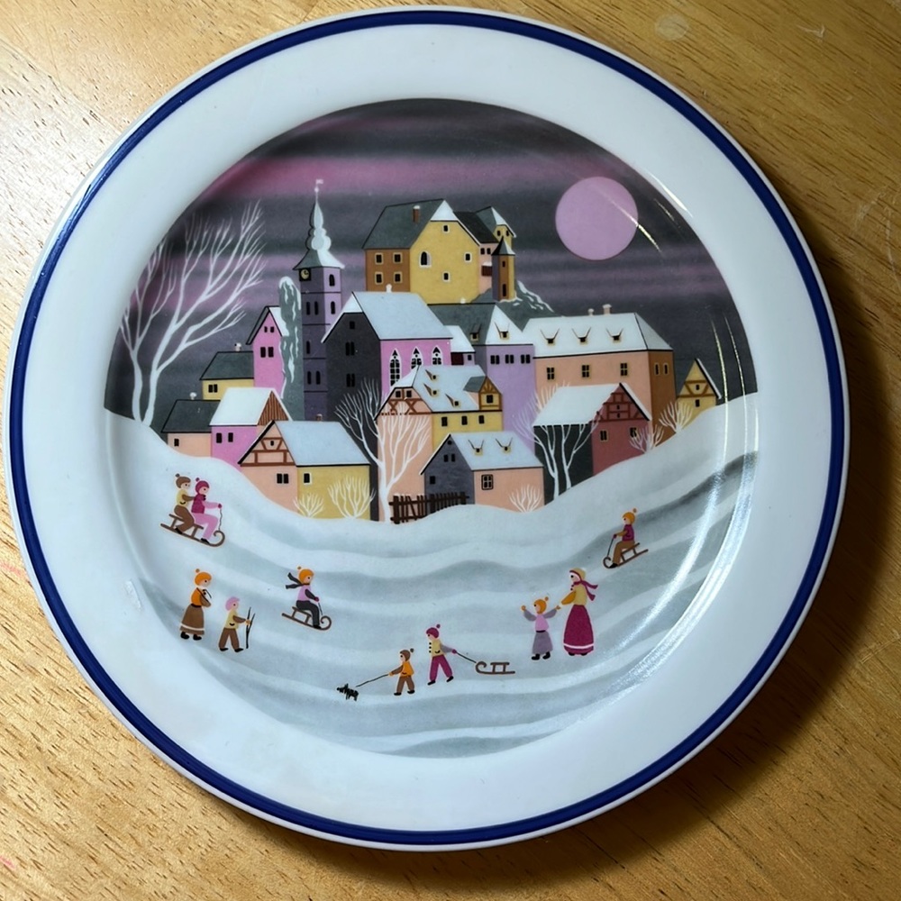 4/$40 Plate Winter in Franken Barbara Furstenhofer Gloria porcelain Bayreuth